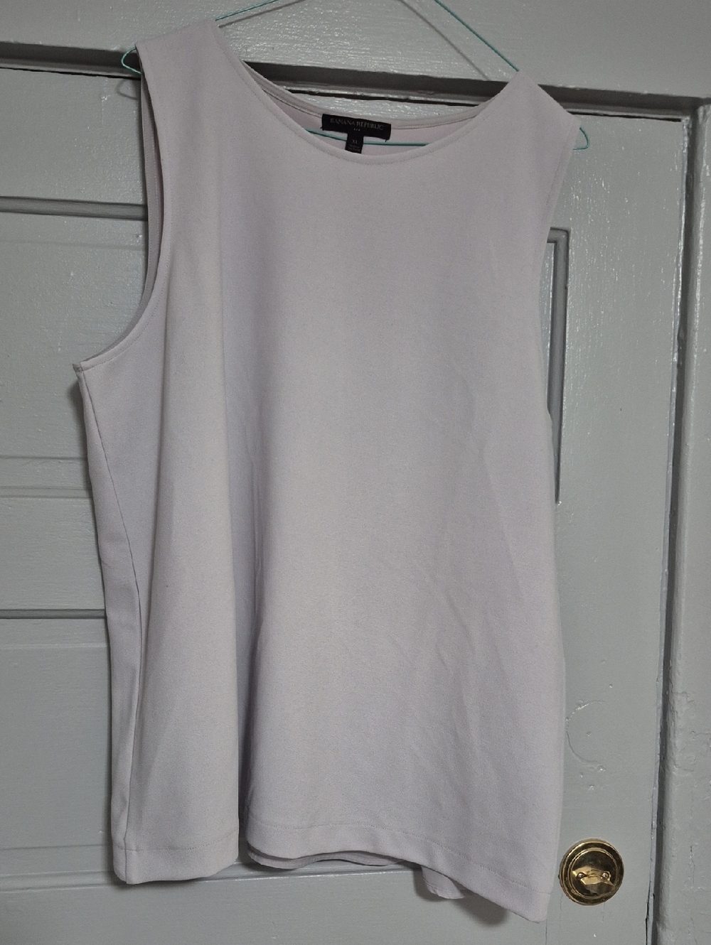 CASUAL LUXE Sleeveless Crewneck Tank Top in Light Gray